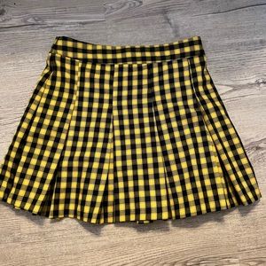 Juniors Divided by H & M yellow and black checkered 14 in skirt